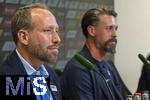 07.07.2025, Fussball 1. Bundesliga 2025/2026, Trainingsauftakt FC Augsburg, Pressekonferenz in der WWK-Arena Augsburg, Vorstellung von Trainer Sandro Wagner (re, FC Augsburg). li: Geschftsfhrer Michael Strll (FC Augsburg) 
 

