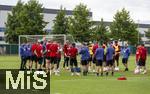 07.07.2025, Fussball 1. Bundesliga 2025/2026, Trainingsauftakt FC Augsburg, am Trainingsplatz an der WWK-Arena Augsburg, Trainer Sandro Wagner (FC Augsburg) mit der Mannschaft auf dem Platz 
 

