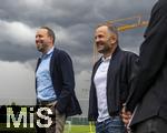 07.07.2025, Fussball 1. Bundesliga 2025/2026, Trainingsauftakt FC Augsburg, am Trainingsplatz an der WWK-Arena Augsburg, v.li: Geschftsfhrer Michael Strll (FC Augsburg), Manuel Baum (FCA).
 

