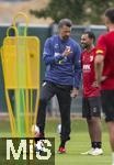 07.07.2025, Fussball 1. Bundesliga 2025/2026, Trainingsauftakt FC Augsburg, am Trainingsplatz an der WWK-Arena Augsburg, Trainer Sandro Wagner (FC Augsburg) mit Alexis Julian Claude-Maurice (FC Augsburg) 
 

