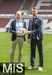 07.07.2025, Fussball 1. Bundesliga 2025/2026, Trainingsauftakt FC Augsburg, Pressekonferenz in der WWK-Arena Augsburg, Vorstellung von Trainer Sandro Wagner (re, FC Augsburg) mit Geschftsfhrer Michael Strll (FC Augsburg) 
 

