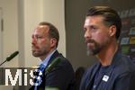 07.07.2025, Fussball 1. Bundesliga 2025/2026, Trainingsauftakt FC Augsburg, Pressekonferenz in der WWK-Arena Augsburg, Vorstellung von Trainer Sandro Wagner (FC Augsburg), li: Geschftsfhrer Michael Strll (FC Augsburg) 
 


