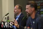 07.07.2025, Fussball 1. Bundesliga 2025/2026, Trainingsauftakt FC Augsburg, Pressekonferenz in der WWK-Arena Augsburg, Vorstellung von Trainer Sandro Wagner (FC Augsburg), li: Geschftsfhrer Michael Strll (FC Augsburg) 
 


