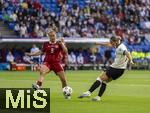 08.07.2025, UEFA Frauen-Europameisterschaft 2025 in der Schweiz. Spieltag 2, Vorrunde, Deutschland - Dnemark, im St-Jakob-Park Basel (Schweiz). re: Klara Bhl (Deutschland) zieht ab gegen Emma Snerle (Dnemark) 