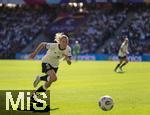 08.07.2025, UEFA Frauen-Europameisterschaft 2025 in der Schweiz. Spieltag 2, Vorrunde, Deutschland - Dnemark, im St-Jakob-Park Basel (Schweiz). Sarai Linder (Deutschland) am Ball 