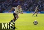 08.07.2025, UEFA Frauen-Europameisterschaft 2025 in der Schweiz. Spieltag 2, Vorrunde, Deutschland - Dnemark, im St-Jakob-Park Basel (Schweiz). Sarai Linder (Deutschland) am Ball 