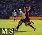 08.07.2025, UEFA Frauen-Europameisterschaft 2025 in der Schweiz. Spieltag 2, Vorrunde, Deutschland - Dnemark, im St-Jakob-Park Basel (Schweiz). Klara Bhl (Deutschland) gegen Janni Thomsen (Dnemark) 