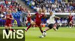 08.07.2025, UEFA Frauen-Europameisterschaft 2025 in der Schweiz. Spieltag 2, Vorrunde, Deutschland - Dnemark, im St-Jakob-Park Basel (Schweiz). v.li: Frederike Thgersen (Dnemark) gegen Klara Bhl (Deutschland) 