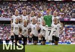 08.07.2025, UEFA Frauen-Europameisterschaft 2025 in der Schweiz. Spieltag 2, Vorrunde, Deutschland - Dnemark, im St-Jakob-Park Basel (Schweiz). Die deutschen Spielerinnen denken vor dem Anpfiff an die verletzte Giulia Gwinn (Deutschland), mit ihrem Trikot mit der Nummer 7 und Armbndern mit der Nummer 7.  hi.v.li: Lea Schller (Deutschland), Rebecca Knaak (Deutschland), Sjoeke Nsken (Deutschland), Carlotta Wamser (Deutschland), Torhterin Ann-Katrin Berger (Deutschland), Janina Minge  (Deutschland). vorne von links:  Jule Brand (Deutschland), Linda Dallmann (Deutschland), Sarai Linder (Deutschland), Elisa Sen (Deutschland) , Klara Bhl (Deutschland)  