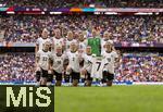 08.07.2025, UEFA Frauen-Europameisterschaft 2025 in der Schweiz. Spieltag 2, Vorrunde, Deutschland - Dnemark, im St-Jakob-Park Basel (Schweiz). Die deutschen Spielerinnen denken vor dem Anpfiff an die verletzte Giulia Gwinn (Deutschland), mit ihrem Trikot mit der Nummer 7 und Armbndern mit der Nummer 7.  hi.v.li: Lea Schller (Deutschland), Rebecca Knaak (Deutschland), Sjoeke Nsken (Deutschland), Carlotta Wamser (Deutschland), Torhterin Ann-Katrin Berger (Deutschland), Janina Minge  (Deutschland). vorne von links:  Jule Brand (Deutschland), Linda Dallmann (Deutschland), Sarai Linder (Deutschland), Elisa Sen (Deutschland) , Klara Bhl (Deutschland)  