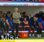 08.07.2025, UEFA Frauen-Europameisterschaft 2025 in der Schweiz. Spieltag 2, Vorrunde, Deutschland - Dnemark, im St-Jakob-Park Basel (Schweiz). Trainer Christian Wck (Deutschland) nachdenklich 