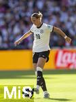 08.07.2025, UEFA Frauen-Europameisterschaft 2025 in der Schweiz. Spieltag 2, Vorrunde, Deutschland - Dnemark, im St-Jakob-Park Basel (Schweiz).  Klara Bhl (Deutschland) am Ball 