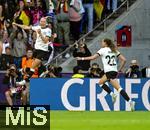 08.07.2025, UEFA Frauen-Europameisterschaft 2025 in der Schweiz. Spieltag 2, Vorrunde, Deutschland - Dnemark, im St-Jakob-Park Basel (Schweiz). li.: Torjubel Lea Schller (Deutschland) re: Jule Brand (Deutschland) 