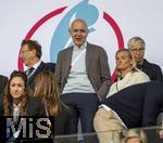 08.07.2025, UEFA Frauen-Europameisterschaft 2025 in der Schweiz. Spieltag 2, Vorrunde, Deutschland - Dnemark, im St-Jakob-Park Basel (Schweiz). DFB Prsident Bernd Neuendorf (Deutschland), Alexandra Popp 