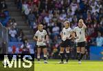 08.07.2025, UEFA Frauen-Europameisterschaft 2025 in der Schweiz. Spieltag 2, Vorrunde, Deutschland - Dnemark, im St-Jakob-Park Basel (Schweiz).  nachdenklich v.li: Elisa Sen (Deutschland) , Janina Minge  (Deutschland), Sjoeke Nsken (Deutschland) 