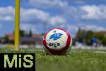 10.07.2025, Fussball 2. Bundesliga 2025/2026, Bad Wrishofen, 1.FC Magdeburg im Sommertrainingslager, Testspiel in Mindelheim (Unterallgu), FC Magdeburg - FC Zrich,  CAMPIONE, der Spielball der Saison 25/26 der SFL liegt an der Eckfahne bereit.