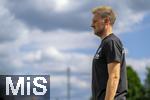 10.07.2025, Fussball 2. Bundesliga 2025/2026, Bad Wrishofen, 1.FC Magdeburg im Sommertrainingslager, Testspiel in Mindelheim (Unterallgu), FC Magdeburg - FC Zrich,  Trainer Markus Fiedler (1.FC Magdeburg) nachdenklich 