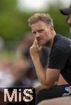 10.07.2025, Fussball 2. Bundesliga 2025/2026, Bad Wrishofen, 1.FC Magdeburg im Sommertrainingslager, Testspiel in Mindelheim (Unterallgu), FC Magdeburg - FC Zrich,  Trainer Markus Fiedler (1.FC Magdeburg) nachdenklich 