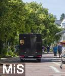 12.07.2025, Bad Wrishofen im Unterallgu, UPS-Paketbote mit Lieferwagen in der Fussgngerzone. 