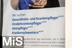 12.07.2025, Bad Wrishofen im Unterallgu, Schild in der Fussgngerzone mit Stellengesuche in einer Klinik: 