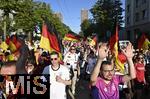 12.07.2025, UEFA Frauen-Europameisterschaft 2025 in der Schweiz. Spieltag 3, Vorrunde, Schweden - Deutschland, im Letzigrundstadion Zrich (Schweiz). Fan Walk zum Stadion, tausende deutsche Fans laufen ins Stadion