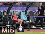 12.07.2025, UEFA Frauen-Europameisterschaft 2025 in der Schweiz. Spieltag 3, Vorrunde, Schweden - Deutschland, im Letzigrundstadion Zrich (Schweiz). Giulia Gwinn (Deutschland) und Trainer Christian Wck (Deutschland) sind gut drauf
