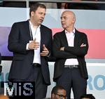 12.07.2025, UEFA Frauen-Europameisterschaft 2025 in der Schweiz. Spieltag 3, Vorrunde, Schweden - Deutschland, im Letzigrundstadion Zrich (Schweiz). Vizekanzler Lars Klingbeil (SPD Deutschland) und DFB Prsident Bernd Neuendorf (Deutschland) im Gesprch