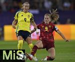 12.07.2025, UEFA Frauen-Europameisterschaft 2025 in der Schweiz. Spieltag 3, Vorrunde, Schweden - Deutschland, im Letzigrundstadion Zrich (Schweiz). Kosovare Asllani (Schweden) gegen Sjoeke Nsken (Deutschland) 