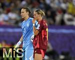 12.07.2025, UEFA Frauen-Europameisterschaft 2025 in der Schweiz. Spieltag 3, Vorrunde, Schweden - Deutschland, im Letzigrundstadion Zrich (Schweiz). Torhterin Ann-Katrin Berger (Deutschland) und Klara Bhl (Deutschland) sind unzufrieden