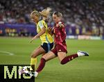12.07.2025, UEFA Frauen-Europameisterschaft 2025 in der Schweiz. Spieltag 3, Vorrunde, Schweden - Deutschland, im Letzigrundstadion Zrich (Schweiz). Klara Bhl (Deutschland) setzt sich durch.