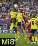 12.07.2025, UEFA Frauen-Europameisterschaft 2025 in der Schweiz. Spieltag 3, Vorrunde, Schweden - Deutschland, im Letzigrundstadion Zrich (Schweiz). v.l. Madelen Janogy (Schweden), Linda Sembrant (Schweden) gegen Sydney Lohmann (Deutschland) 