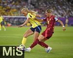 12.07.2025, UEFA Frauen-Europameisterschaft 2025 in der Schweiz. Spieltag 3, Vorrunde, Schweden - Deutschland, im Letzigrundstadion Zrich (Schweiz). Klara Bhl (Deutschland) setzt sich durch.