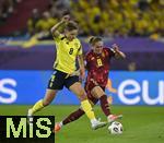 12.07.2025, UEFA Frauen-Europameisterschaft 2025 in der Schweiz. Spieltag 3, Vorrunde, Schweden - Deutschland, im Letzigrundstadion Zrich (Schweiz). v.l. Lina Hurtig (Schweden) gegen Sydney Lohmann (Deutschland) 