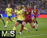 12.07.2025, UEFA Frauen-Europameisterschaft 2025 in der Schweiz. Spieltag 3, Vorrunde, Schweden - Deutschland, im Letzigrundstadion Zrich (Schweiz). v.l. Smilla Holmberg (Schweden) gegen Klara Bhl (Deutschland) 