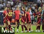 12.07.2025, UEFA Frauen-Europameisterschaft 2025 in der Schweiz. Spieltag 3, Vorrunde, Schweden - Deutschland, im Letzigrundstadion Zrich (Schweiz). Giulia Gwinn (Deutschland) trstet die Mitspielerinnen.