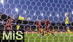 12.07.2025, UEFA Frauen-Europameisterschaft 2025 in der Schweiz. Spieltag 3, Vorrunde, Schweden - Deutschland, im Letzigrundstadion Zrich (Schweiz).  Handspiel von Carlotta Wamser (Deutschland) die dafr die Rote Karte bekommt.
