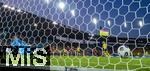 12.07.2025, UEFA Frauen-Europameisterschaft 2025 in der Schweiz. Spieltag 3, Vorrunde, Schweden - Deutschland, im Letzigrundstadion Zrich (Schweiz).  Hand-Elfmeter zum 3:1 Tor der Schwedinnen von Fridolina Rolf (Schweden) gegen Torhterin Ann-Katrin Berger (Deutschland) 