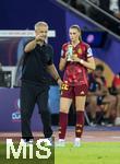 12.07.2025, UEFA Frauen-Europameisterschaft 2025 in der Schweiz. Spieltag 3, Vorrunde, Schweden - Deutschland, im Letzigrundstadion Zrich (Schweiz). v.li: Trainer Christian Wck (Deutschland) mit Jule Brand (Deutschland) 