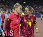 12.07.2025, UEFA Frauen-Europameisterschaft 2025 in der Schweiz. Spieltag 3, Vorrunde, Schweden - Deutschland, im Letzigrundstadion Zrich (Schweiz). v.li: Giulia Gwinn (Deutschland) und Klara Bhl (Deutschland) enttuscht nach dem Spiel.
