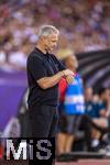 12.07.2025, UEFA Frauen-Europameisterschaft 2025 in der Schweiz. Spieltag 3, Vorrunde, Schweden - Deutschland, im Letzigrundstadion Zrich (Schweiz). Trainer Christian Wck (Deutschland) schaut nachdenklich auf seine Uhr.