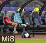 12.07.2025, UEFA Frauen-Europameisterschaft 2025 in der Schweiz. Spieltag 3, Vorrunde, Schweden - Deutschland, im Letzigrundstadion Zrich (Schweiz). Giulia Gwinn (Deutschland) auf der Bank mit Beinschiene und Eisbeutel fr das verletzte Knie.