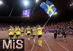 12.07.2025, UEFA Frauen-Europameisterschaft 2025 in der Schweiz. Spieltag 3, Vorrunde, Schweden - Deutschland, im Letzigrundstadion Zrich (Schweiz). Schlussjubel der Schwedinnen mit Landesfahne auf der Ehrenrunde. Julia Zigiotti Olme (Schweden), Filippa Angeldahl (Schweden) Linda Sembrant (Schweden), 