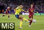 12.07.2025, UEFA Frauen-Europameisterschaft 2025 in der Schweiz. Spieltag 3, Vorrunde, Schweden - Deutschland, im Letzigrundstadion Zrich (Schweiz). v.li: Smilla Holmberg (Schweden) gegen Klara Bhl (Deutschland) 