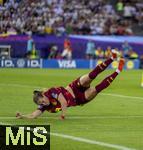 12.07.2025, UEFA Frauen-Europameisterschaft 2025 in der Schweiz. Spieltag 3, Vorrunde, Schweden - Deutschland, im Letzigrundstadion Zrich (Schweiz). Sydney Lohmann (Deutschland) fllt nach einem Zweikampf zu Boden.