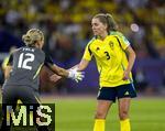 12.07.2025, UEFA Frauen-Europameisterschaft 2025 in der Schweiz. Spieltag 3, Vorrunde, Schweden - Deutschland, im Letzigrundstadion Zrich (Schweiz). v.li: Torhterin Jennifer Falk (Schweden) mit Linda Sembrant (Schweden) 