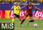 12.07.2025, UEFA Frauen-Europameisterschaft 2025 in der Schweiz. Spieltag 3, Vorrunde, Schweden - Deutschland, im Letzigrundstadion Zrich (Schweiz). v.li: Jonna Andersson (Schweden) gegen Jule Brand (Deutschland)  
