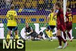 12.07.2025, UEFA Frauen-Europameisterschaft 2025 in der Schweiz. Spieltag 3, Vorrunde, Schweden - Deutschland, im Letzigrundstadion Zrich (Schweiz). Torhterin Jennifer Falk (Schweden) hat den Ball sicher 