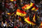 12.07.2025, UEFA Frauen-Europameisterschaft 2025 in der Schweiz. Spieltag 3, Vorrunde, Schweden - Deutschland, im Letzigrundstadion Zrich (Schweiz). Deutsche Fans schwenken Deutschlandfahnen.