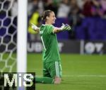 19.07.2025, UEFA Frauen-Europameisterschaft 2025 in der Schweiz. Viertelfinale, Frankreich - Deutschland, im St-Jakob-Park Basel (Schweiz). v.l. Torhterin Ann-Katrin Berger (Deutschland) lsst sich feiern