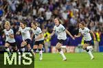 19.07.2025, UEFA Frauen-Europameisterschaft 2025 in der Schweiz. Viertelfinale, Frankreich - Deutschland, im St-Jakob-Park Basel (Schweiz). Frenetischer Jubel bei den deutschen Frauen nach dem siegreichen Elfmeterschieen. Linda Dallmann (Deutschland), Sara Dbritz (Deutschland), Giovanna Hoffmann (Deutschland), Sjoeke Nsken (Deutschland), Selina Cerci (Deutschland) 